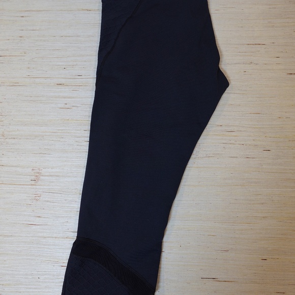 Calia by Carrie Underwood Capri Leggings Black Mesh Panel Women’s Size M NWT - Picture 2 of 4